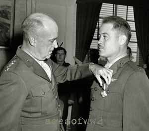 Boyington gets Navy Cross