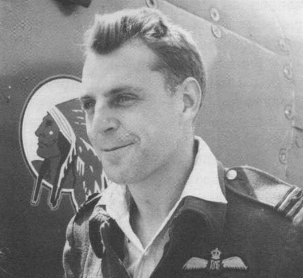 Hank Zary in front of his Spit (PL-30142)